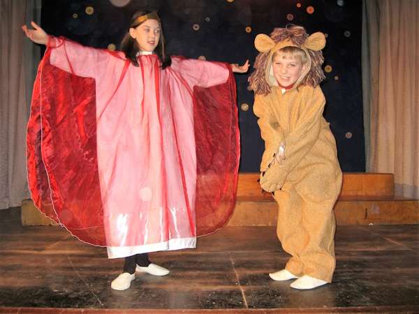 A Christmas Play for Children, Scene: Michael and the Lion